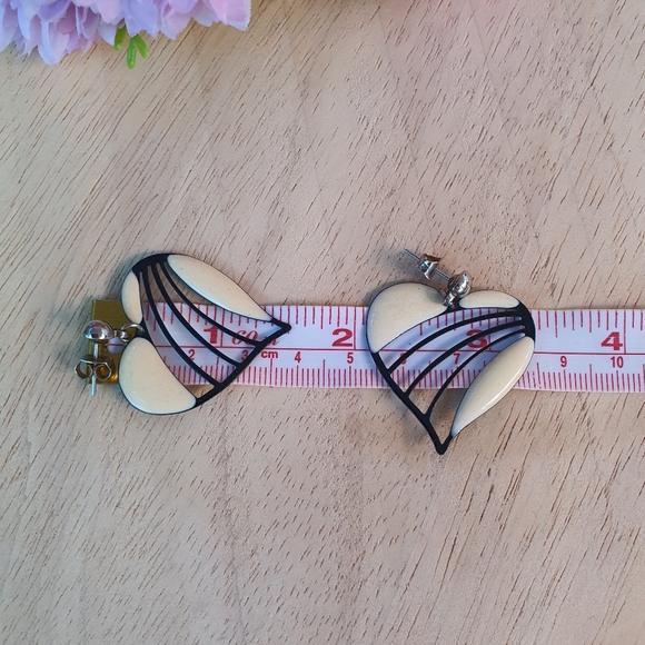 Heart Stud Earrings - Picture 3 of 5